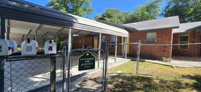 Photo - 215 Eleanor Ave Unit 3