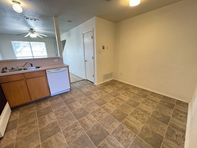 Photo - 4505 Deek Dr Unidad # B