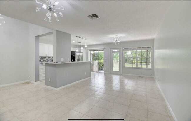 Photo - 5286 Sapphire Valley