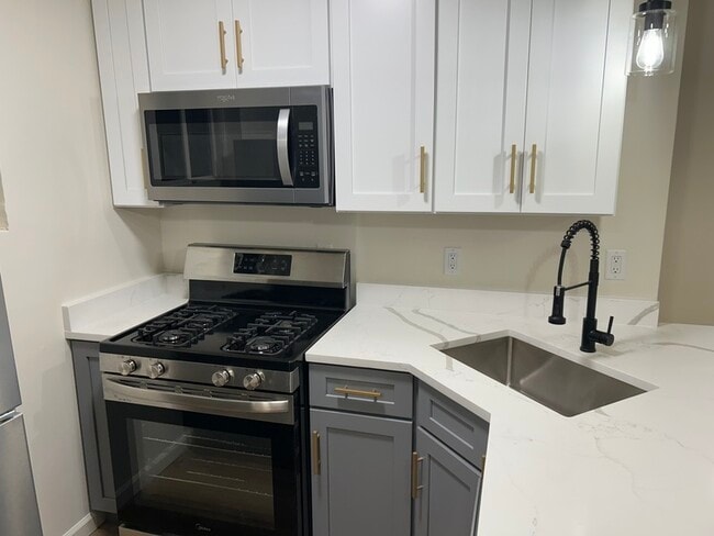 Photo - 301X Dupont Ave