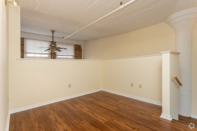 1 HAB, 1 BA: 710 ft² - The Woodward Lofts