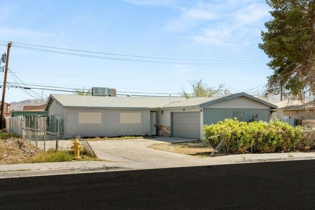 Building Photo - Charming Single-Story Home with No HOA & Attached 2-Car Garage