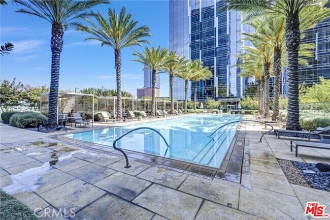 Building Photo - 877 Francisco St Unit 2107