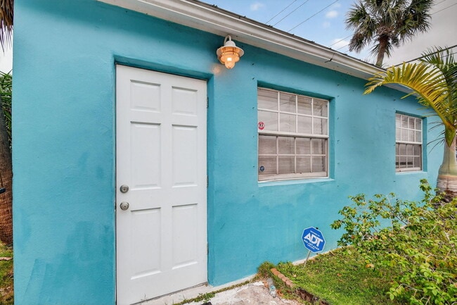 Photo - 1330 S N St