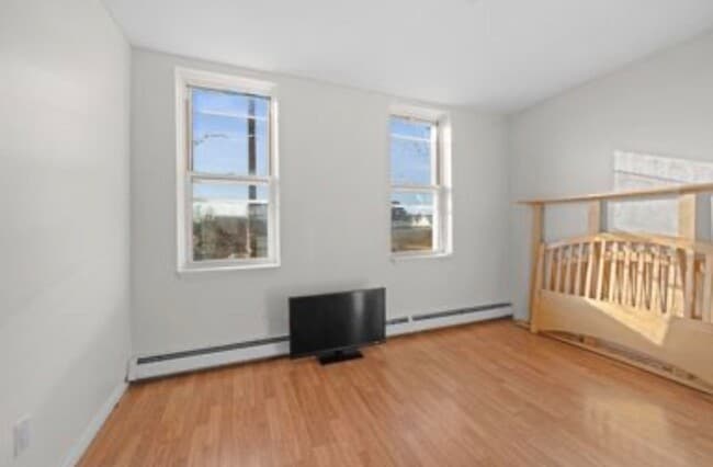 Photo - 365 Broadway Unit 4