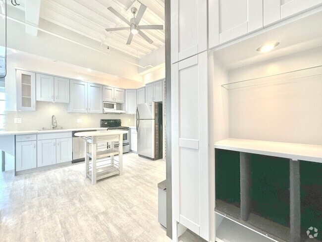 Building Photo - Top floor modern crafted spacious 1 Bed + ... Unit 1117 Rental