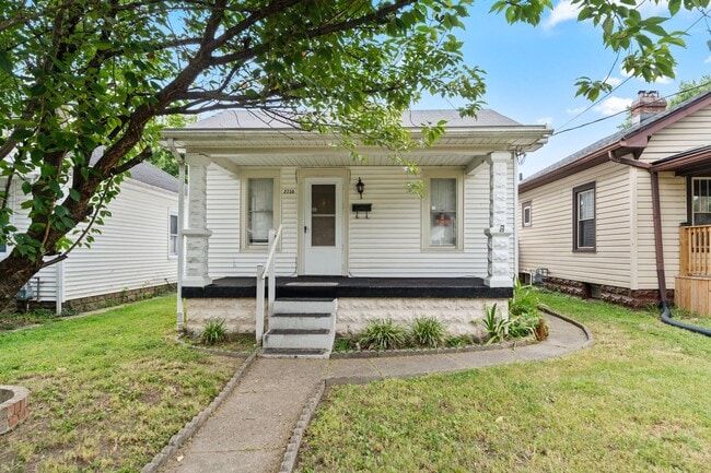 Building Photo - Charming 2-Bedroom Home with Fenced Yard –...