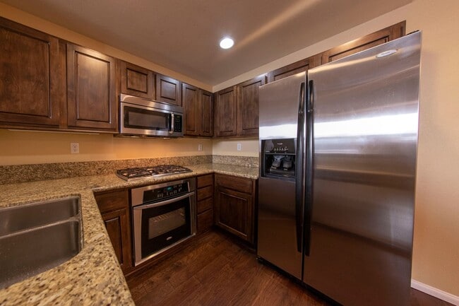 Photo - 2BR 2.5BA Townhouse in Beautiful Complex - Washer Dryer in Unit, Pet Friendly, 2 Underground Park...