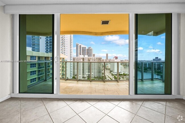 Building Photo - 2501 S Ocean Dr Unit PH35 UNFURNISHED ANNUAL Rental