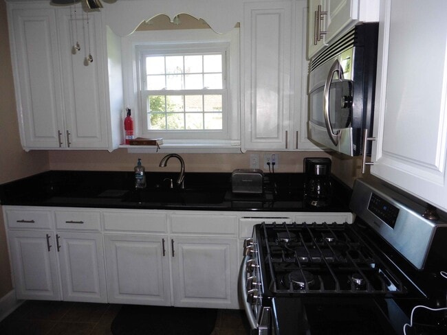 Kitchen 1 - 319 Crompton Rd