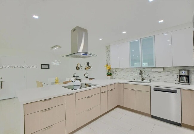 Building Photo - Spacious 1BR, 1BA Master Suite, Gem in Boca Raton – 1,170 sq ft of Comfort & Style! - Looking for... Unit APT 206