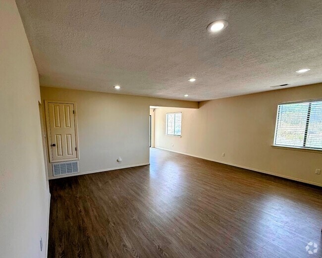 Building Photo - 2900 Vista Del Rey NE Rental