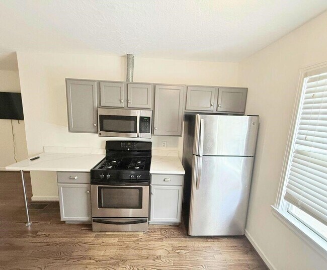 Photo - 1023-1022 W Gardner St
