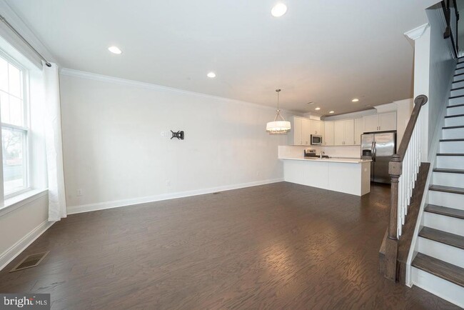 Photo - 220 Charles Ellis Dr