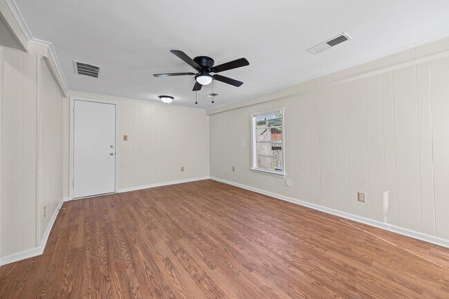 Photo - 1139 Russwood Rd
