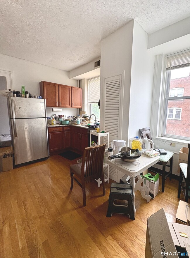 Building Photo - 860 State St Unit 2-B