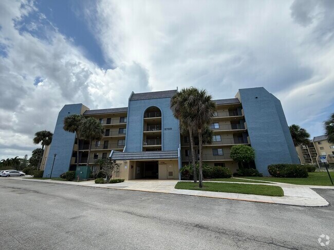 Building Photo - 2788 Tennis Club Dr Unit 104 Rental