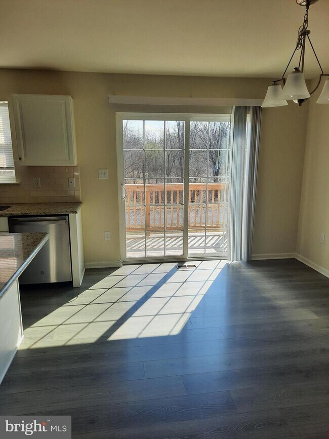 Photo - 939 Admiral's Quay Dr