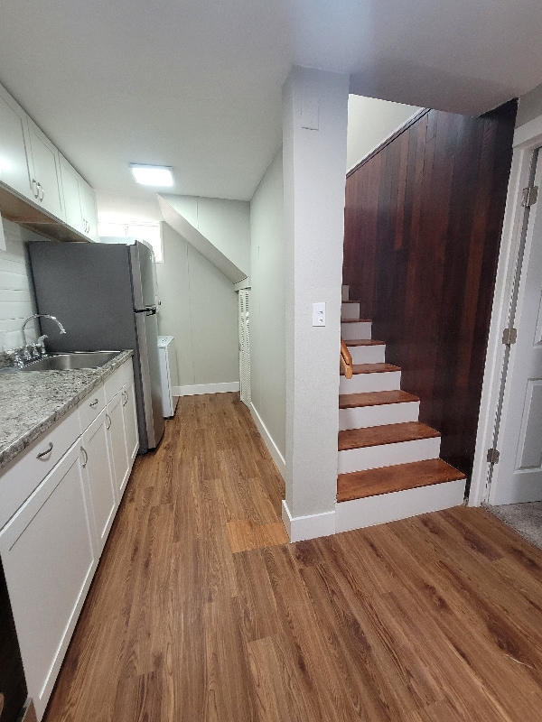 1240 Elmira St Unidad Downstairs South Room
