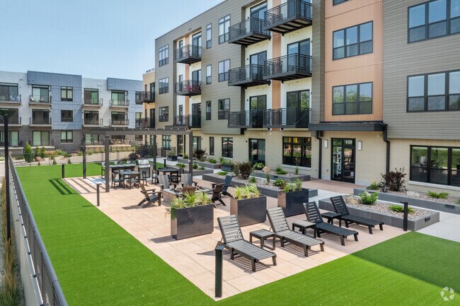 Courtyard - Sundeck