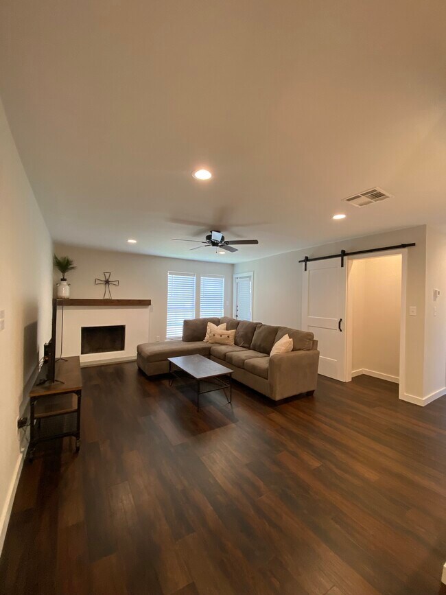 Photo - 1202 Thorpe Ln Unidad 709