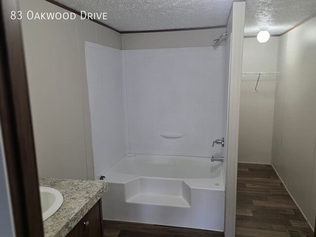 Photo - 83 Oakwood Dr