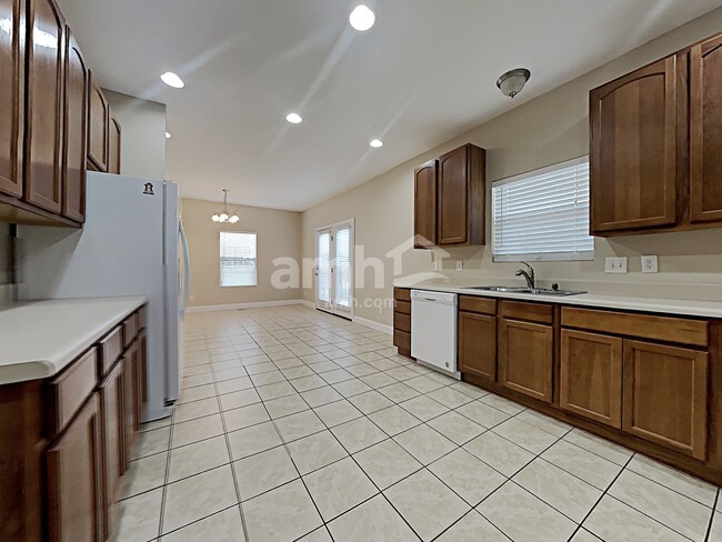 8123 Chestnut Hill Ln