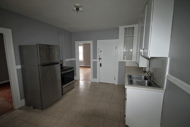 Building Photo - 21-23-23 Maple Ave Unit 1R
