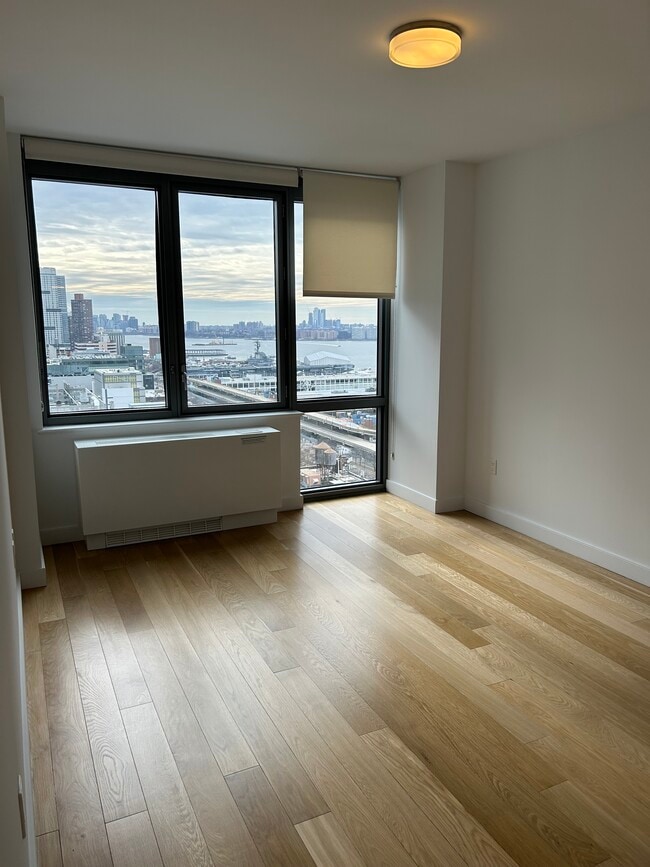 366 W 46th St Unit 4