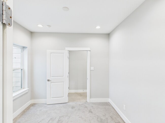 Photo - 754 W Donovan St