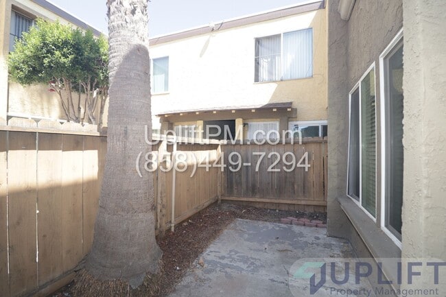Building Photo - 1 Bed, 1 Bath Condo in Gated Community wit... Unit 5