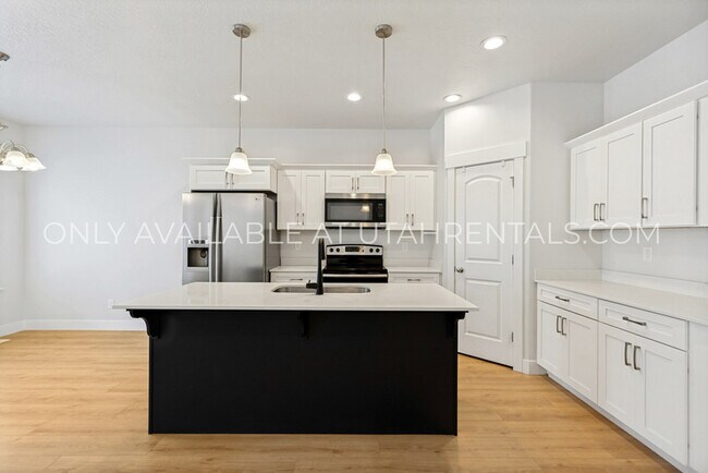 Photo - 4237 W 2010 N