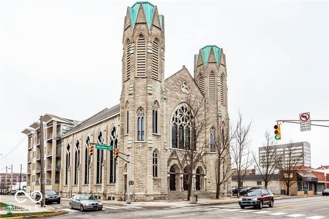 Building Photo - 802 N Meridian St Unit 306