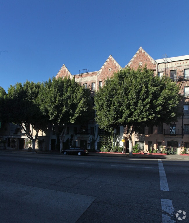 Hollymont Apartments