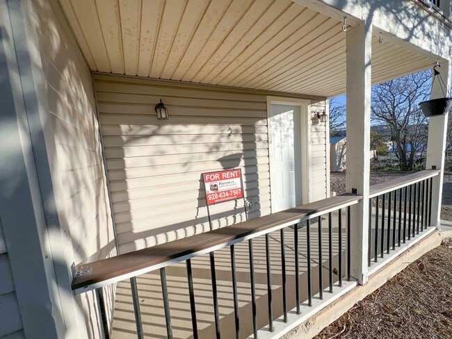 Building Photo - 114 W Head St Unit V-010 114 W Head Street A