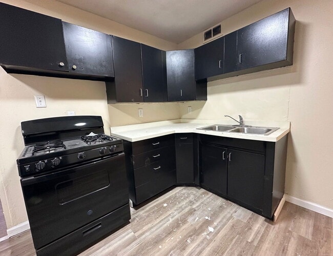 Photo - 13 W Adams Dr