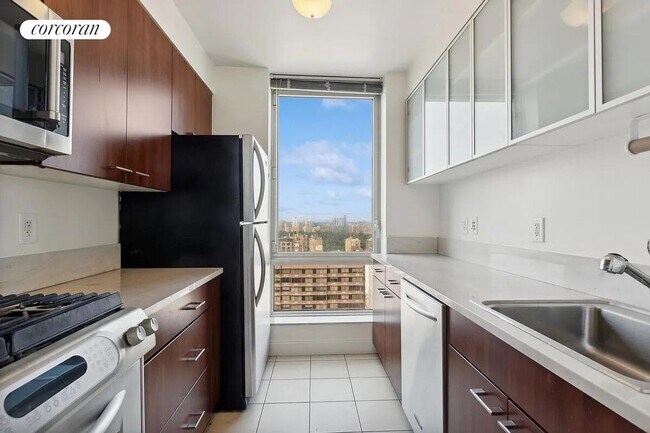 Photo - 215 E 96th St