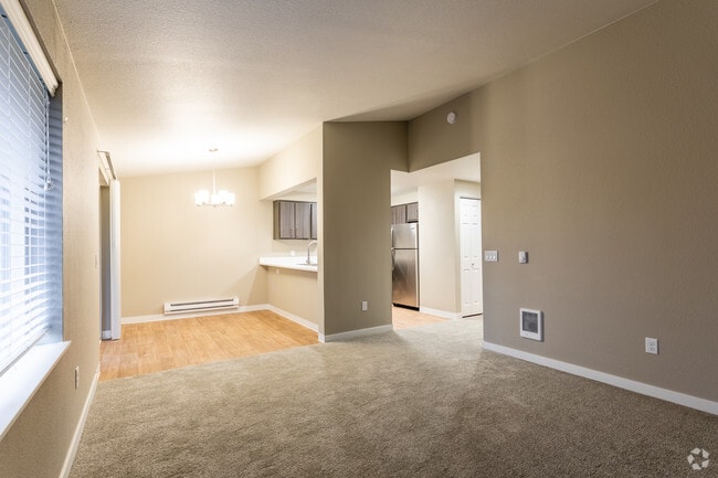 2BR, 1BA - 884 SF - Renovated
