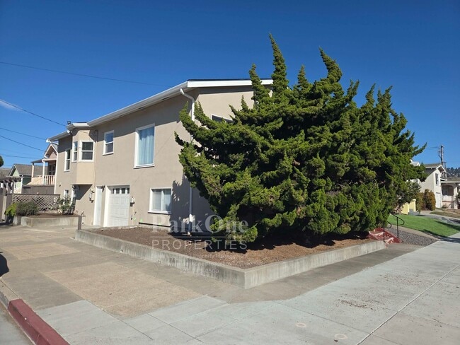 Building Photo - Great 4 Bedroom Home in the Heart of Albany!