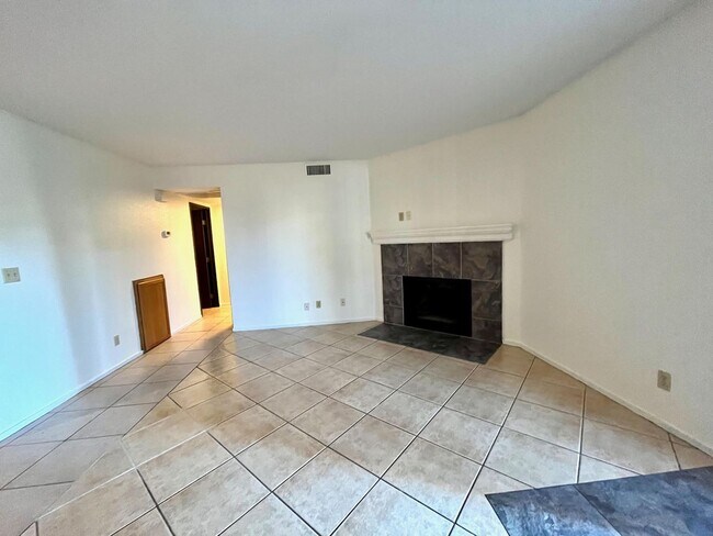 4964 Newport Cove Dr Unidad B