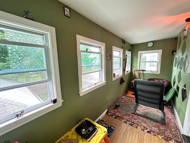 Photo - 142 W Adams St Unit 1