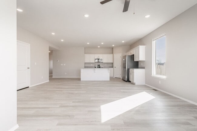 Building Photo - Great four-bedroom home in Northwest Springfield