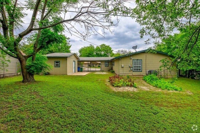 Building Photo - 1117 Colony N Dr Rental
