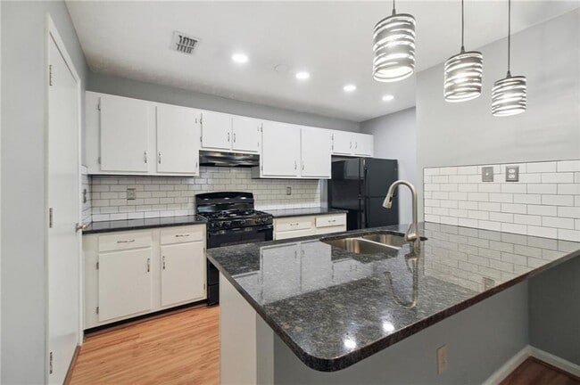 Photo - 1058 Mansfield Ct