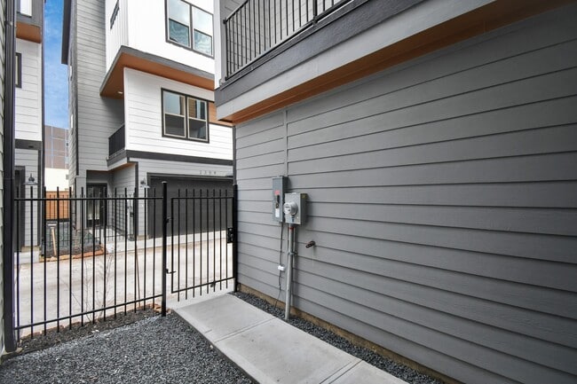 Photo - 2335 Eagle St