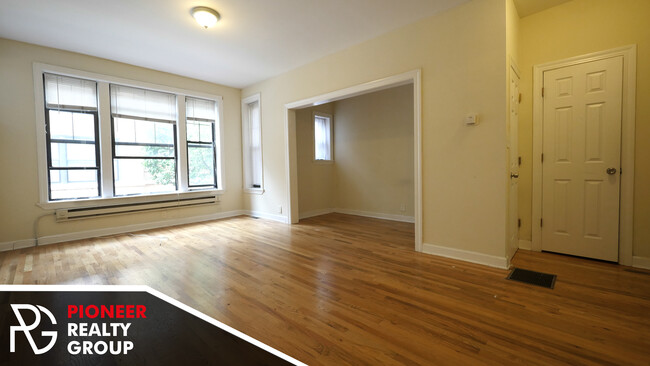 Building Photo - 717 W Barry Ave