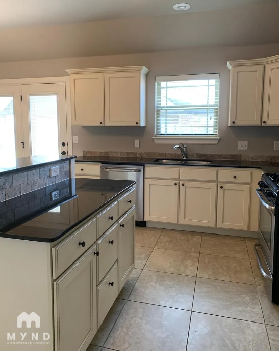 Photo - 2303 SW Worthington Ave