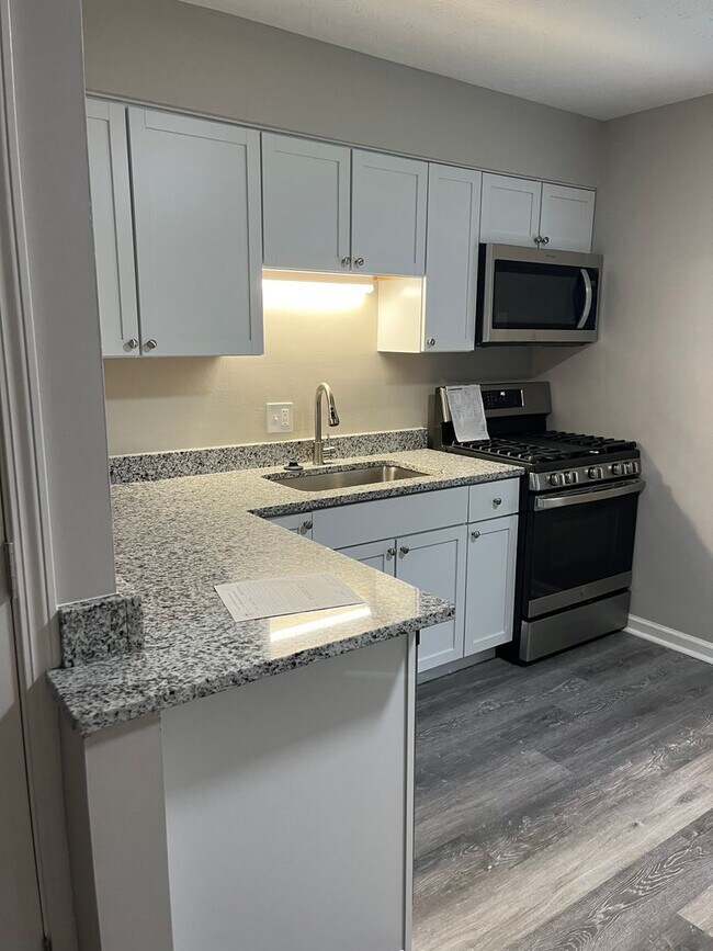Photo - 3327-3335 Morse Rd Unit 3335