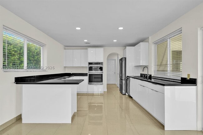 Building Photo - 16453 NE 33rd Ave