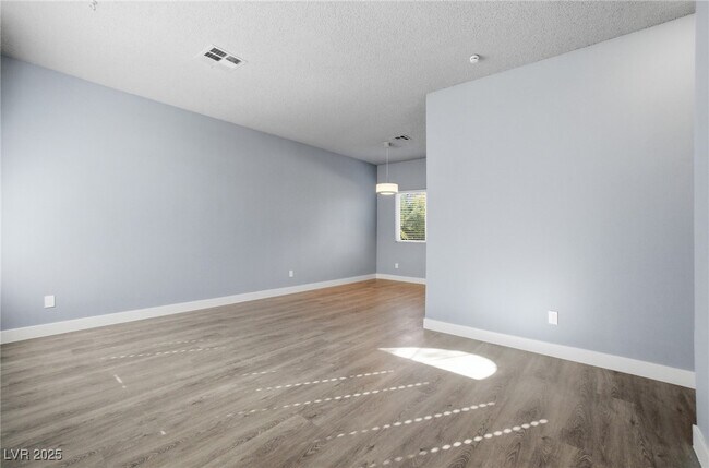 Photo - 1460 Daybreak Rd